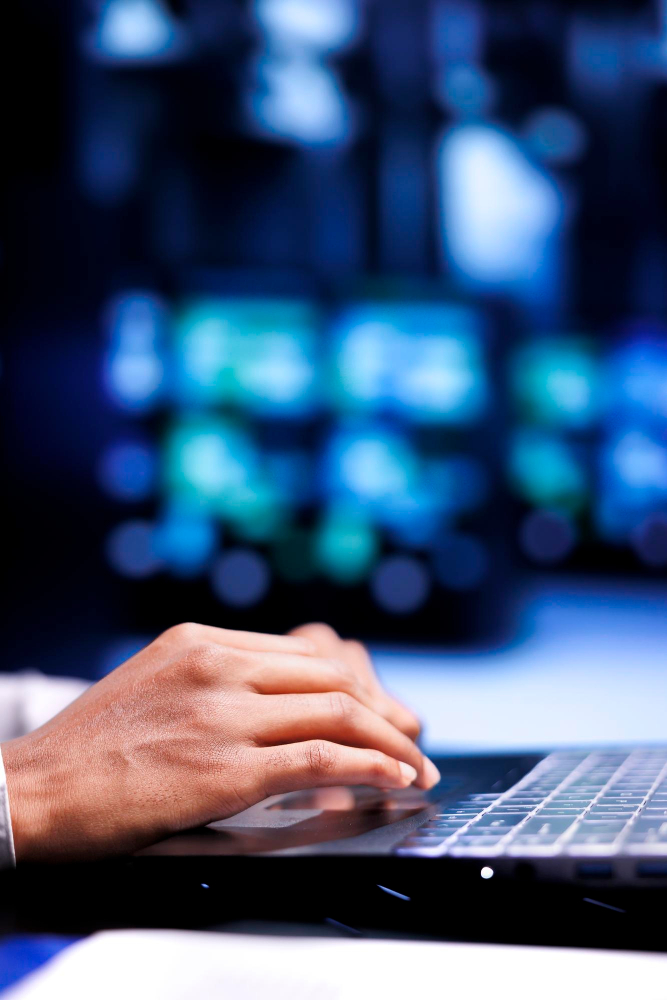 close-up-shot-manager-server-hub-using-laptop-set-up-configuration-management-tools-that-enable-automatic-failover-load-balancing-preventing-rackmounts-data-loss